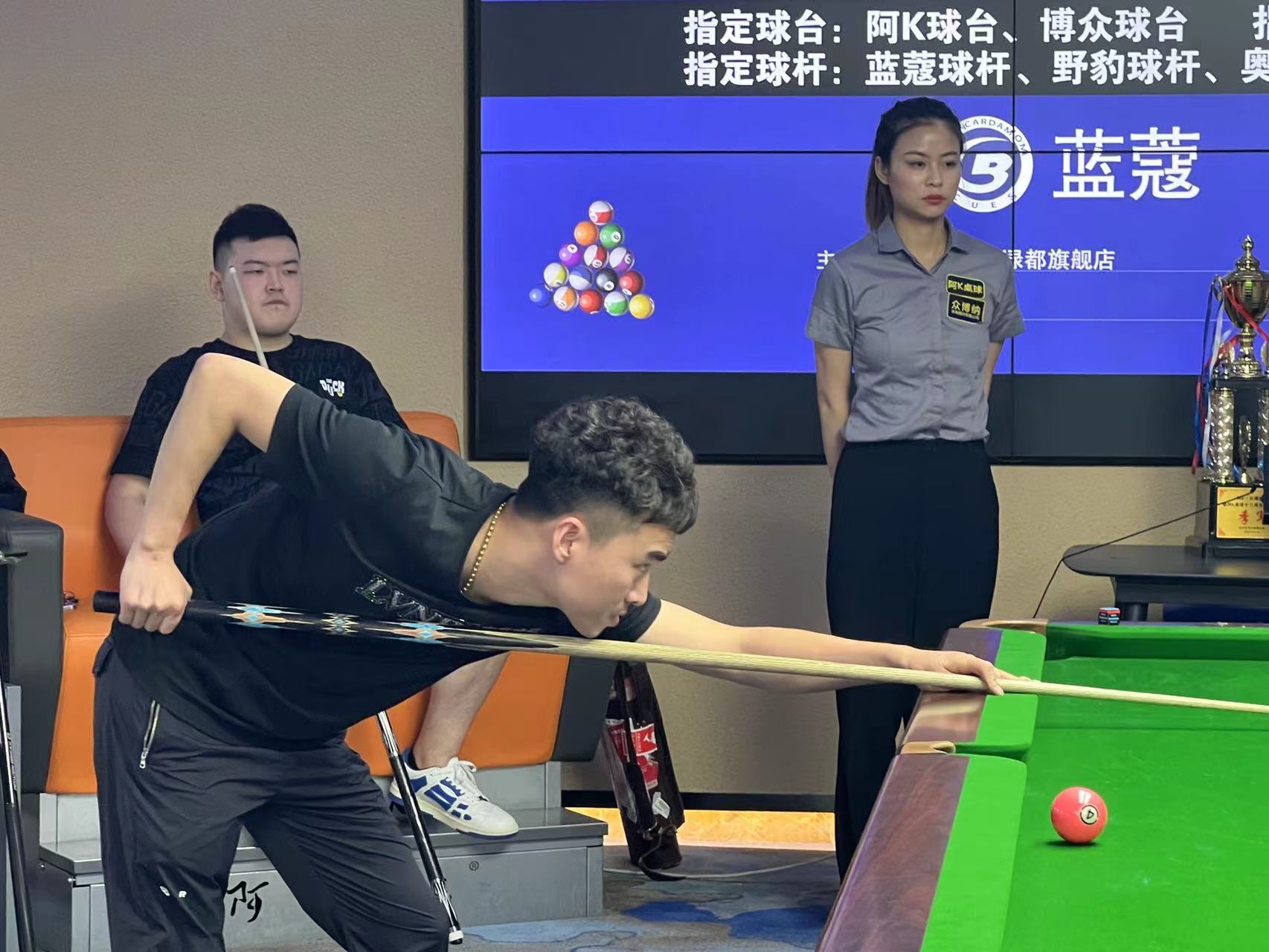 打破了赛场 打破了赛场